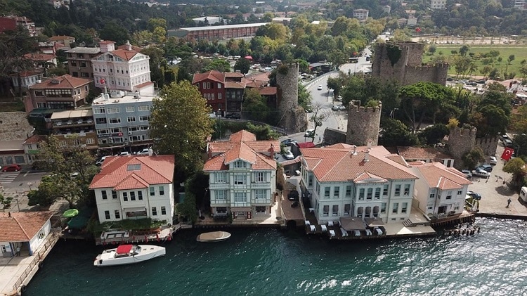 Luxury Villas for Sale in Istanbul: Should You Buy Apartments or a Villa?